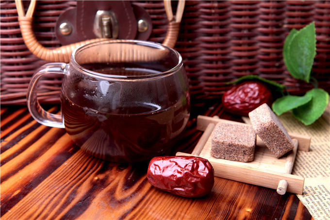 Κόκκινο τσάι ημερομηνιών των διαιτητικών στερεών γυναικών ποτών με τη ζελατίνη δορών γαιδάρων